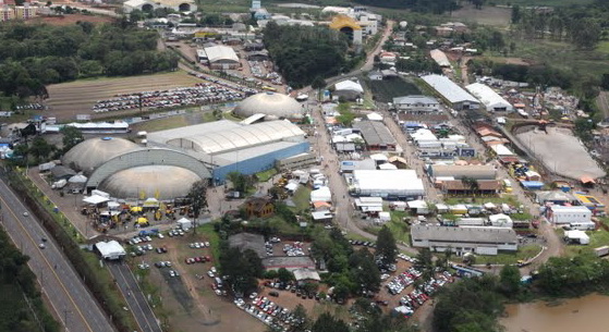 Tancredo Neves Exhibition Center (Parque EFAPI)