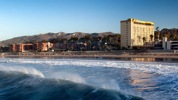 Crowne Plaza Ventura Beach & Convention Center